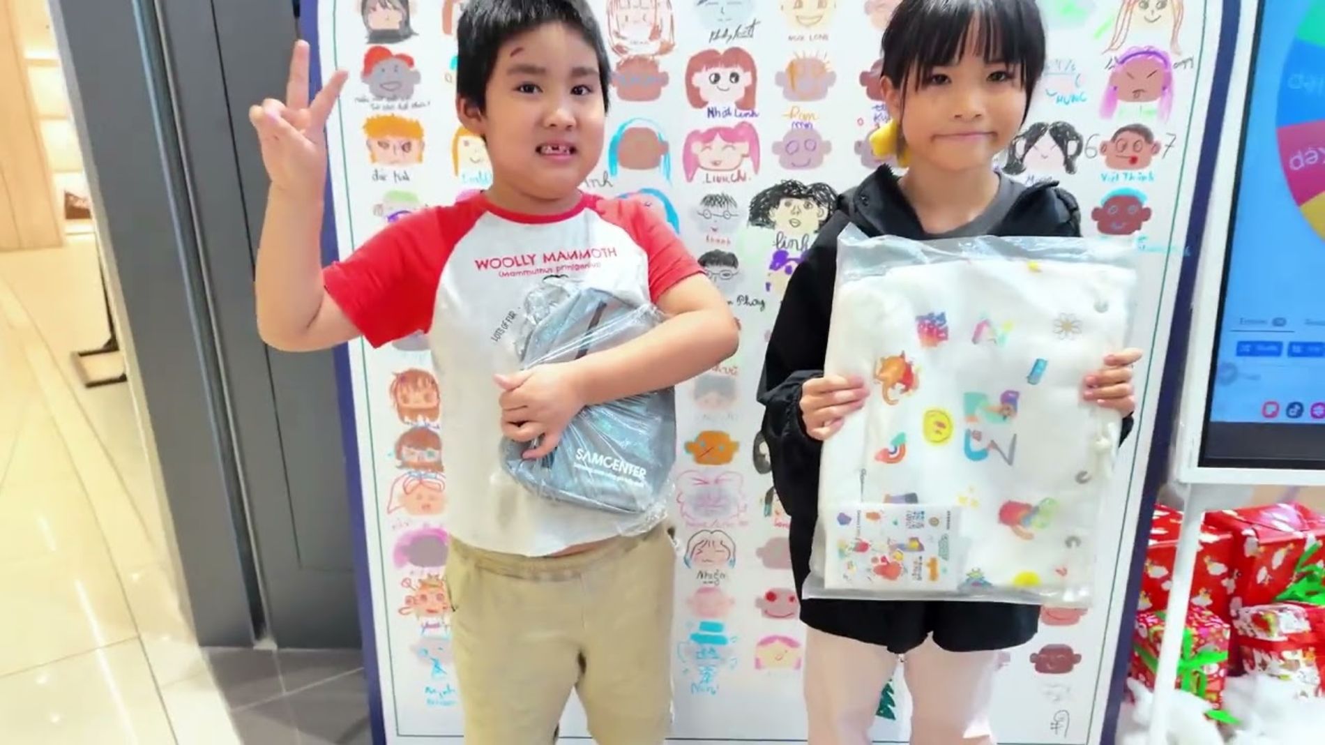 Hình ảnh cho danh mục  Cùng Nhìn Lại Sự Kiện "Giáng Sinh Diệu Kỳ. Wishlist Mê Ly" tại Aeon Mall Long Biên
